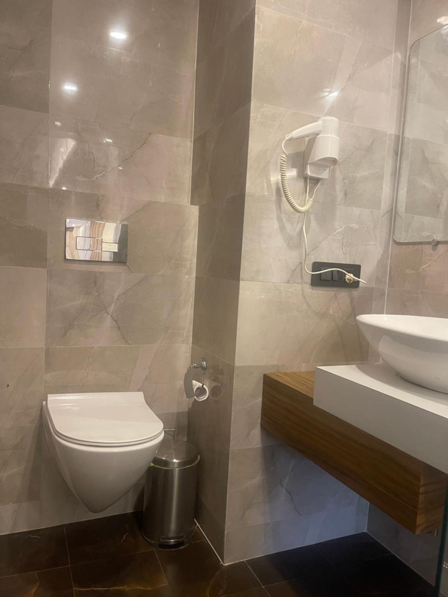 Claret Inn & Suites - Dalhousie Dış mekan fotoğraf